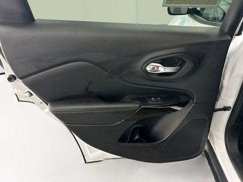 Used 2023 Jeep Cherokee Altitude Lux image 27