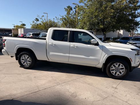 Used 2022 Nissan Frontier SV w/ Technology Package AWD/4WD image 6