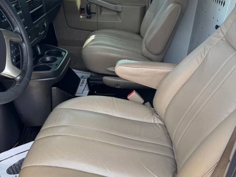 Used 2018 Chevrolet Express 2500 w/ Driver Convenience Package image 9