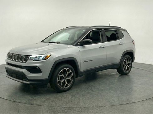 Used 2025 Jeep Compass Limited AWD/4WD image 3