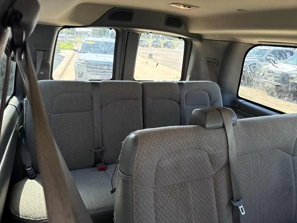 Used 2019 Chevrolet Express 2500 LT w/ LT Preferred Equipment Group RWD image 9