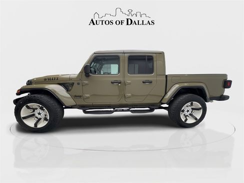 Used 2025 Jeep Gladiator Sport w/ Premium Package image 5