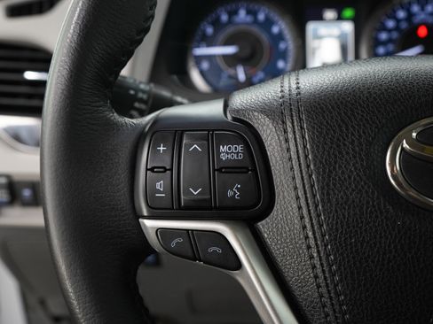 Used 2018 Toyota Sienna XLE w/ XLE Navigation Package AWD/4WD image 26