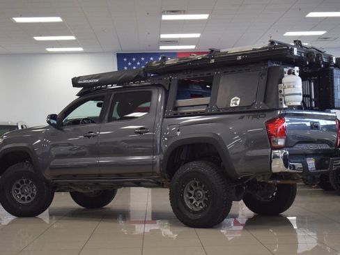 Used 2017 Toyota Tacoma TRD Off-Road image 19