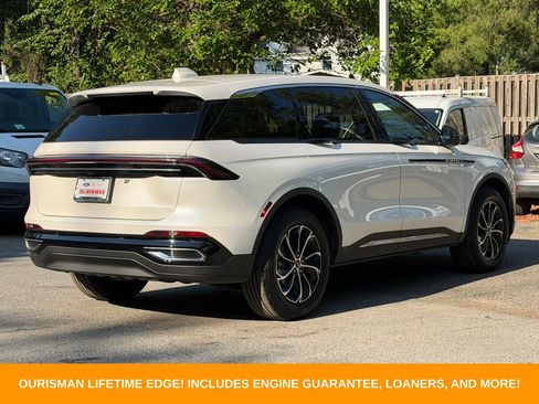 Used 2025 Lincoln Nautilus Premier AWD/4WD image 8