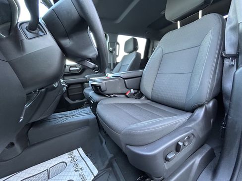 Used 2023 Chevrolet Silverado 1500 Custom image 11