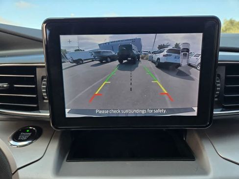 Used 2020 Ford Explorer XLT w/ Equipment Group 202A RWD image 12