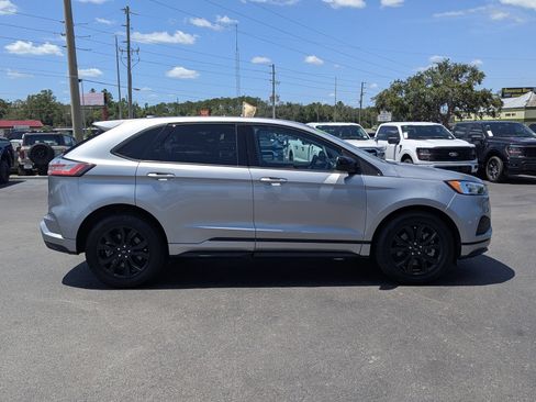 Used 2022 Ford Edge SE w/ Black Appearance Package AWD/4WD image 3