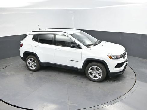 Used 2024 Jeep Compass Latitude AWD/4WD image 38