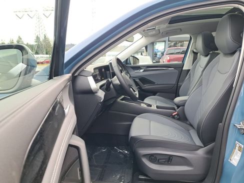 New 2026 Volkswagen Tiguan SE image 11