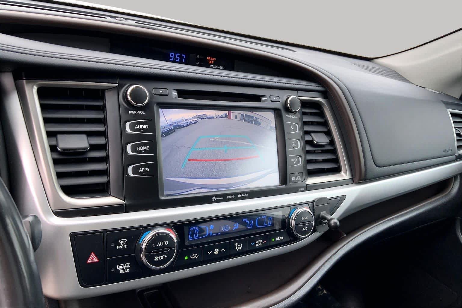 Used 2019 Toyota Highlander XLE AWD/4WD image 26