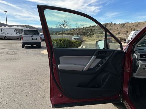 Used 2018 Subaru Forester 2.5i Premium w/ All-Weather Package image 18