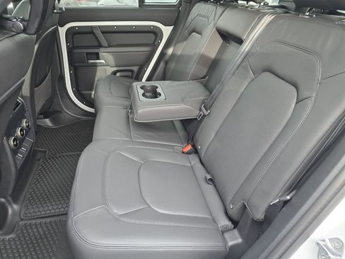 New 2026 Land Rover Defender 110 X-Dynamic SE image 34