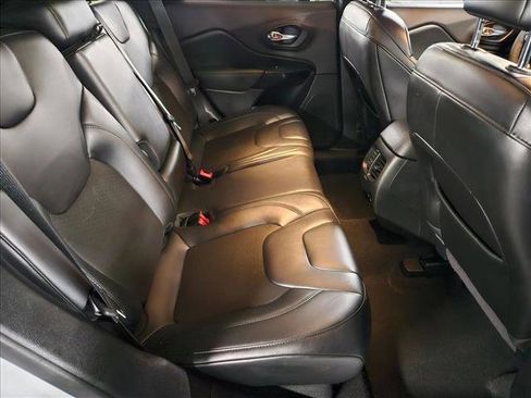 Used 2020 Jeep Cherokee Latitude Plus image 18