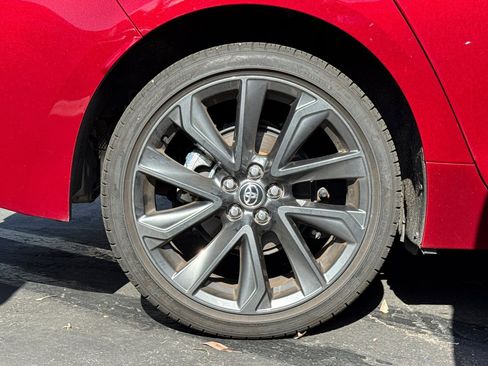 Used 2025 Toyota Corolla SE w/ SE Premium Package FWD image 4