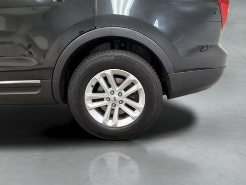Used 2015 Ford Explorer XLT FWD image 28