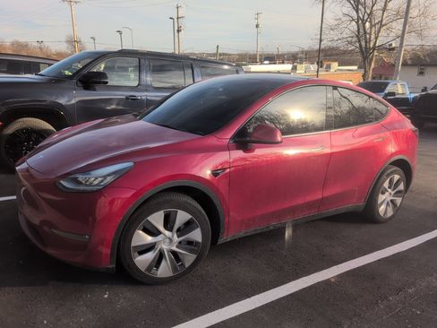 Used 2021 Tesla Model Y Long Range image 4