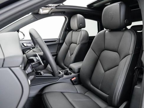 New 2026 Porsche Macan image 5