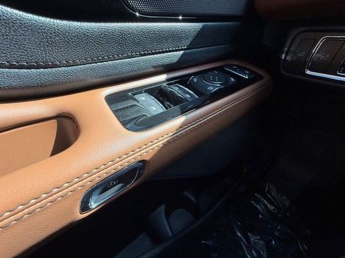 Used 2022 Lincoln Aviator Reserve w/ Equipment Group 201A RWD image 11