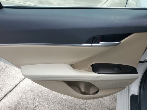 Used 2023 Toyota Camry LE FWD image 14