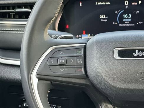 Used 2023 Jeep Grand Cherokee Altitude image 9