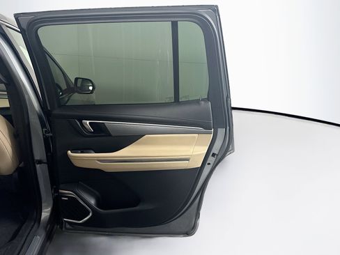 Used 2025 Buick Enclave Preferred image 33