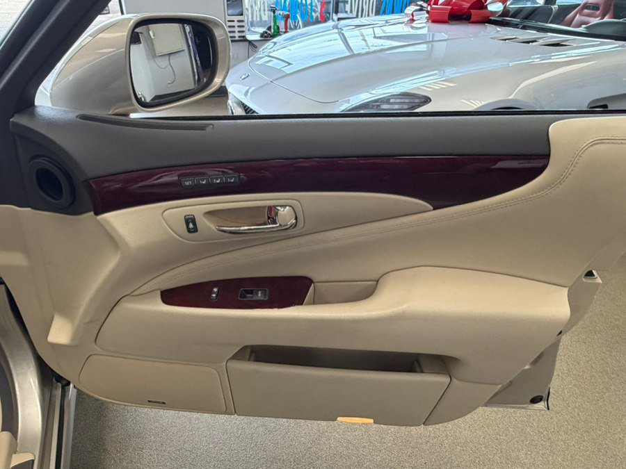 Used 2011 Lexus LS 460 w/ Comfort Pkg RWD image 40