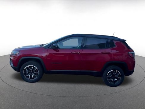 Used 2025 Jeep Compass Trailhawk image 8