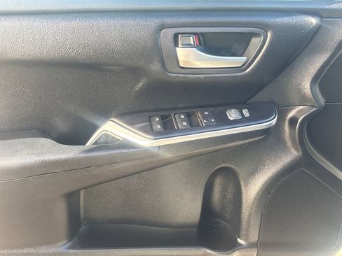 Used 2017 Toyota Camry SE image 6