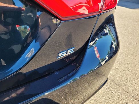 Used 2019 Toyota Camry SE w/ Accessory Appearance Package image 6