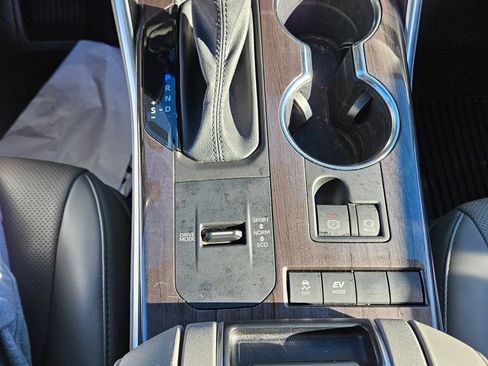 Used 2021 Toyota Highlander Limited image 19