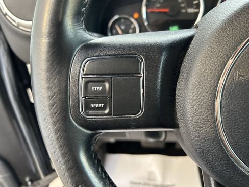 Used 2017 Jeep Wrangler Unlimited Sahara image 19