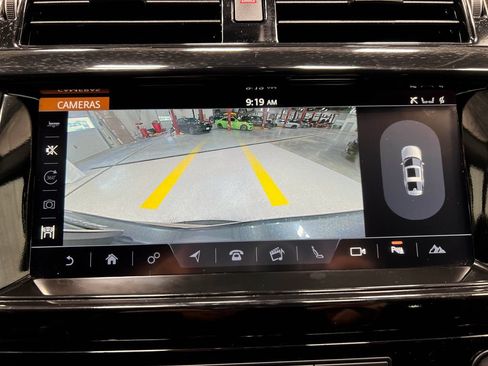 Used 2018 Land Rover Discovery HSE AWD/4WD image 12