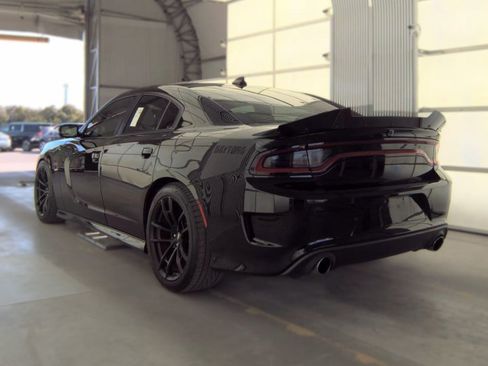 Used 2017 Dodge Charger R/T RWD image 6