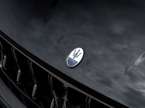 Certified 2022 Maserati Levante GT AWD/4WD image 42