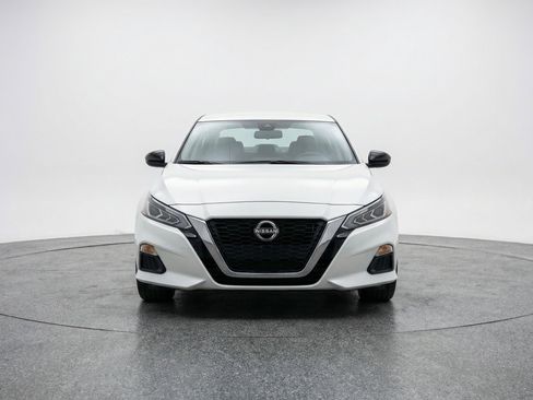 Used 2025 Nissan Altima 2.5 SV FWD image 2