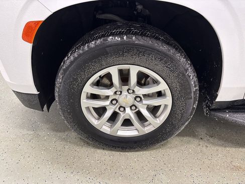 Used 2024 Chevrolet Suburban LT image 8