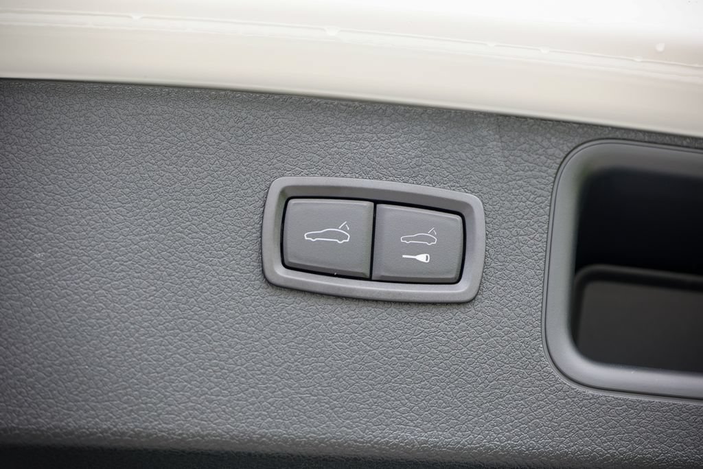 Certified 2026 Porsche Macan AWD/4WD image 41