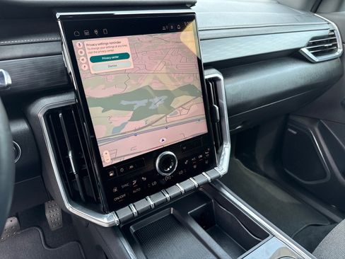 Used 2025 GMC Acadia Elevation image 17