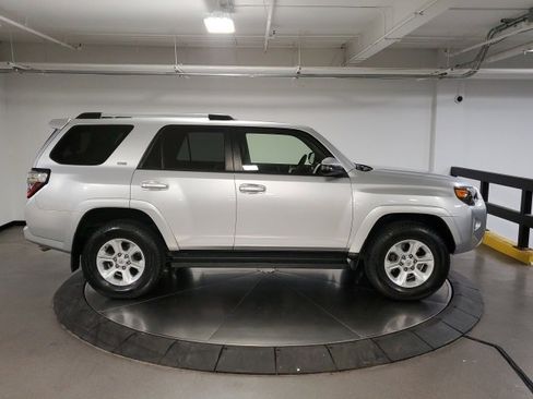 Used 2020 Toyota 4Runner SR5 Premium image 10