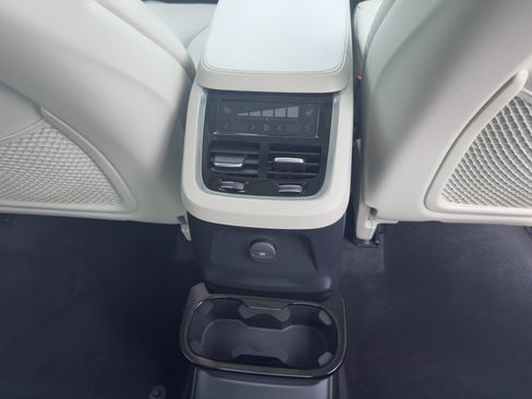 Certified 2023 Volvo XC90 T8 Plus image 33