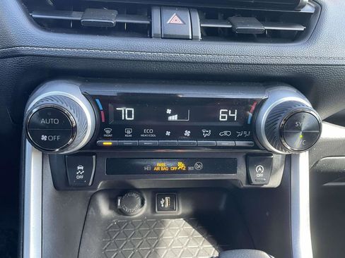 Used 2024 Toyota RAV4 XLE FWD image 36