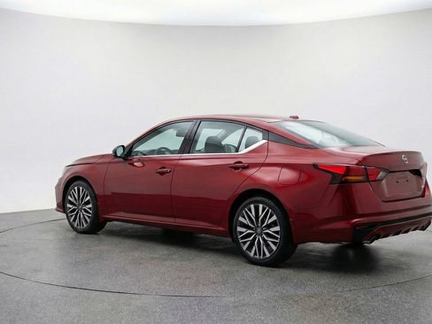 Used 2025 Nissan Altima 2.5 SV image 6