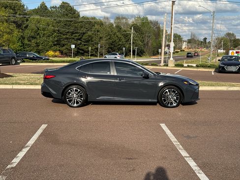Used 2026 Toyota Camry XLE image 4