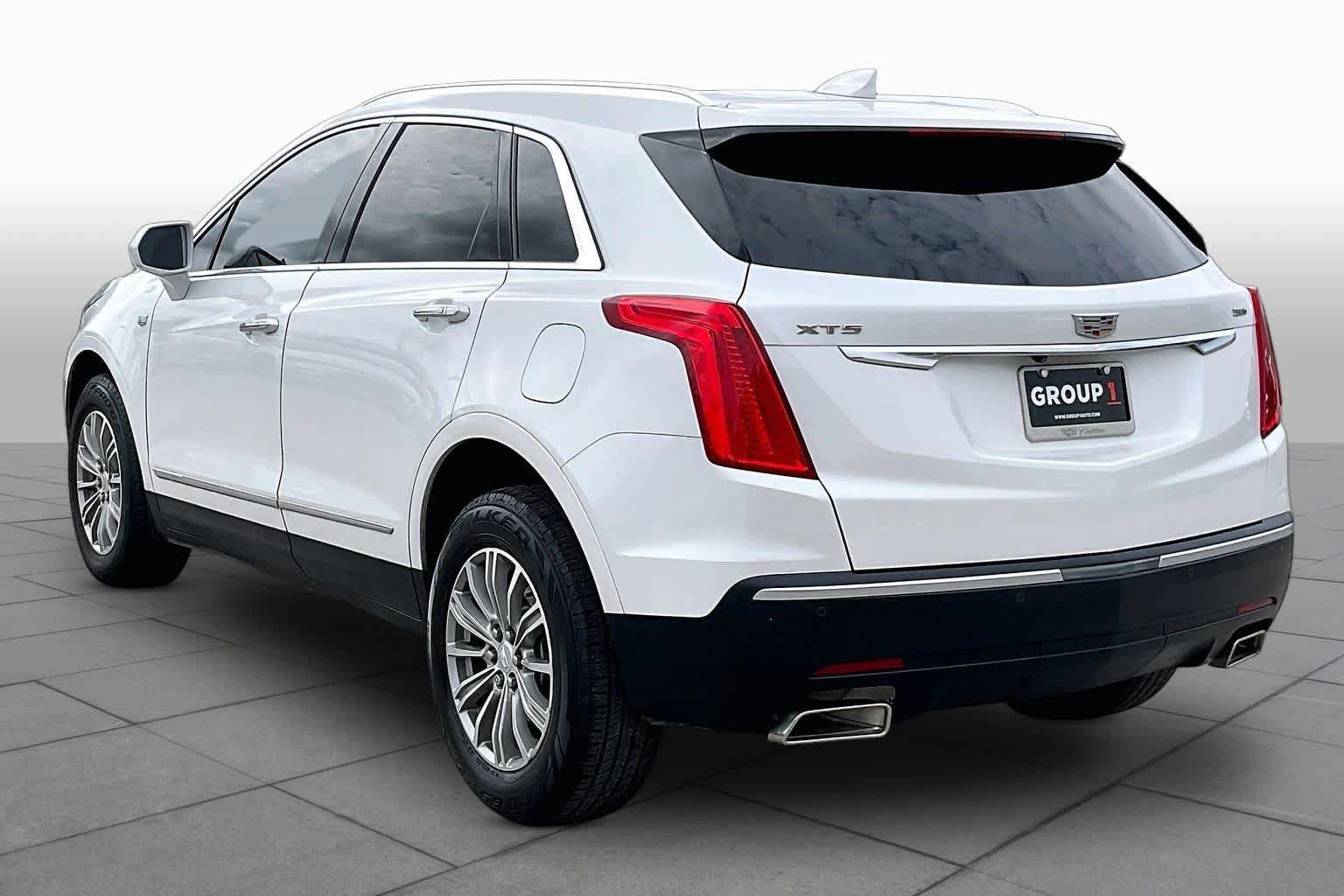 Used 2018 Cadillac XT5 Luxury w/ Driver Awareness Package FWD image 12