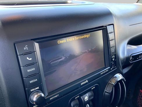 Used 2017 Jeep Wrangler Unlimited Rubicon AWD/4WD image 26