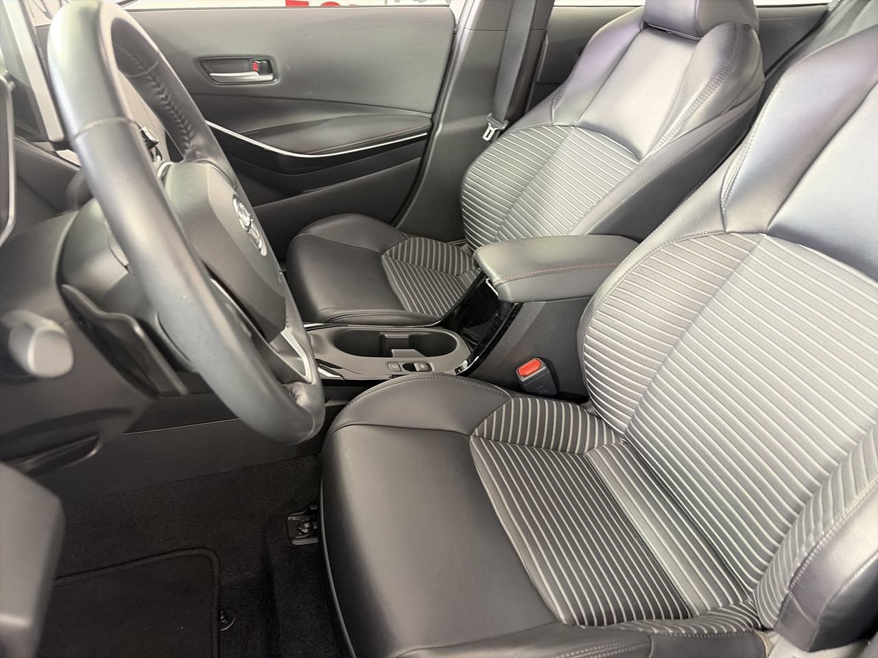 Used 2024 Toyota Corolla XSE FWD image 21