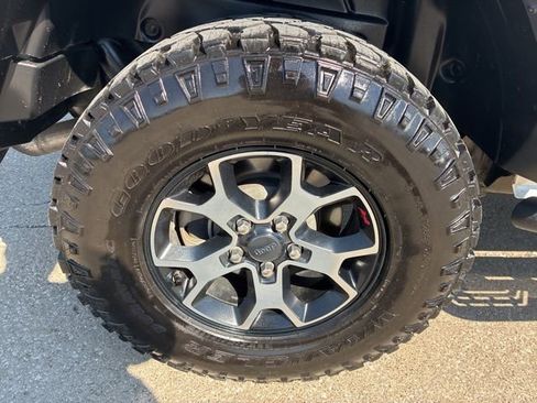 Used 2018 Jeep Wrangler Unlimited Rubicon AWD/4WD image 14