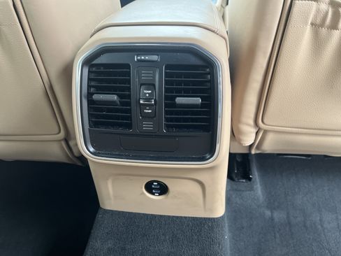 Used 2020 Porsche Macan Turbo image 17