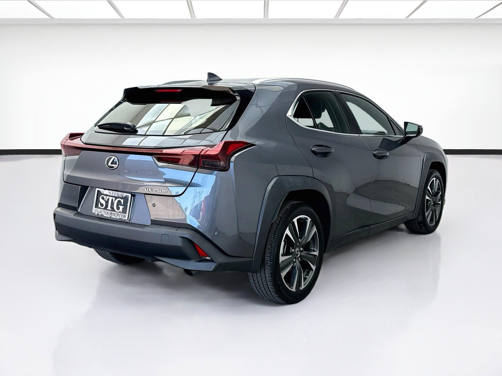 Used 2024 Lexus UX 250h FWD image 4